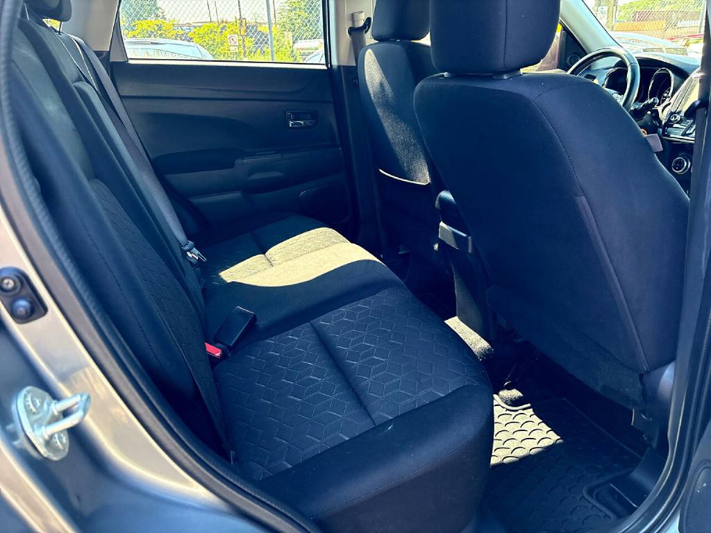 2021 Mitsubishi Outlander Image 16