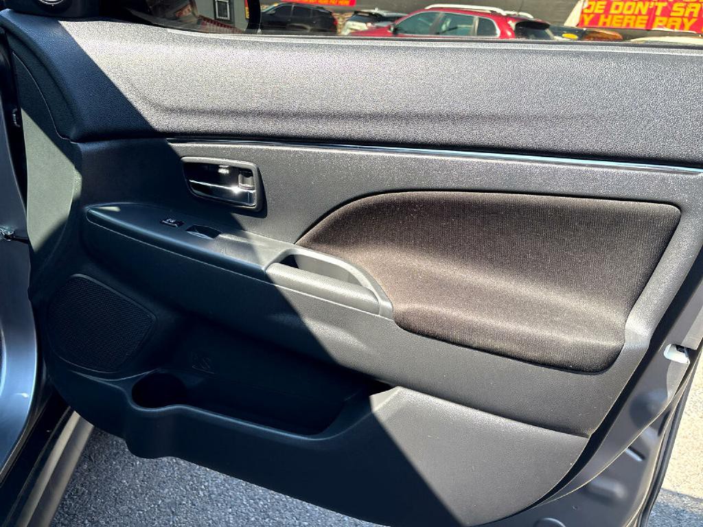 2021 Mitsubishi Outlander Image 17