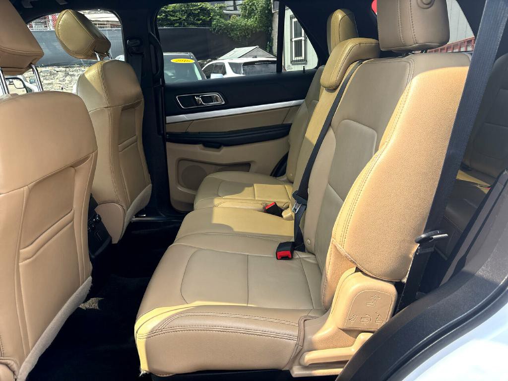 2016 Ford Explorer Image 16