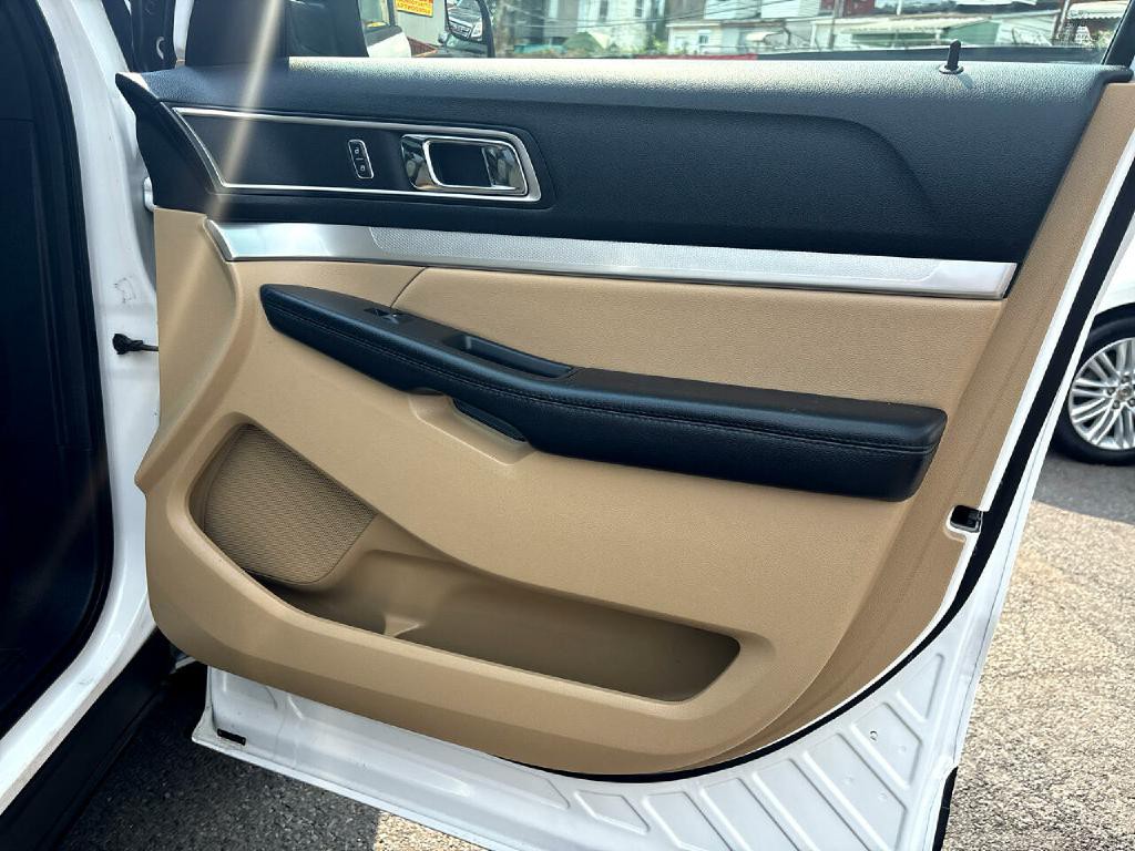 2016 Ford Explorer Image 23