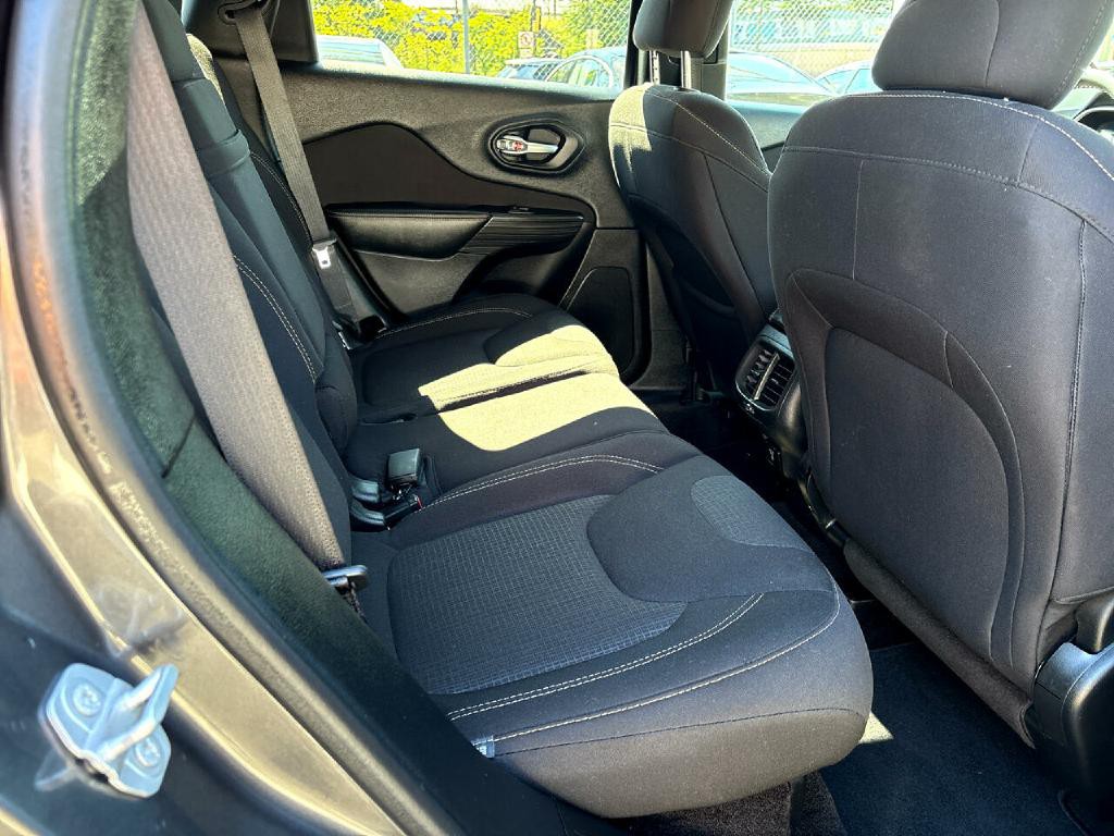 2017 Jeep Cherokee Image 17