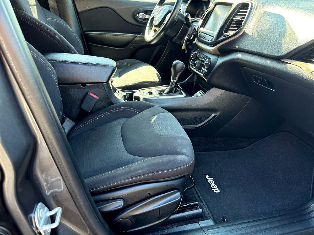 2017 Jeep Cherokee Image 19