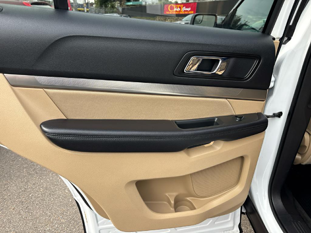 2016 Ford Explorer Image 13