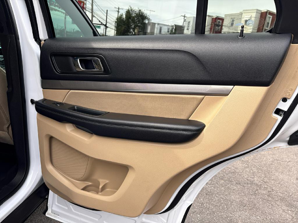 2016 Ford Explorer Image 18