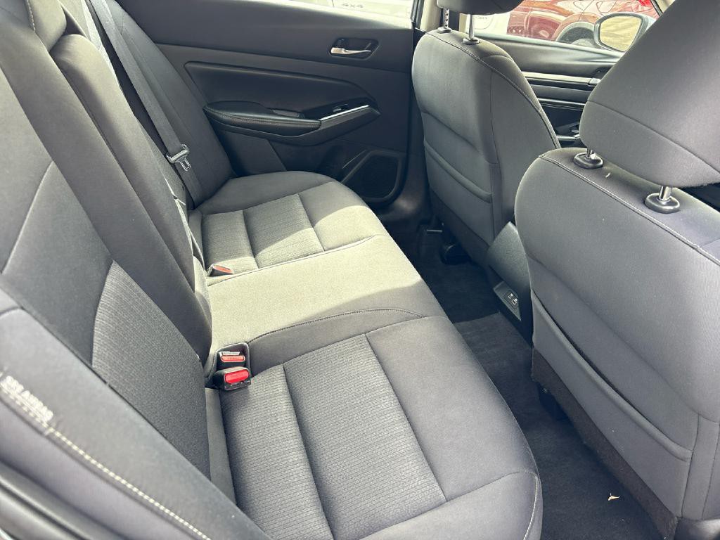 2021 Nissan Altima Image 17