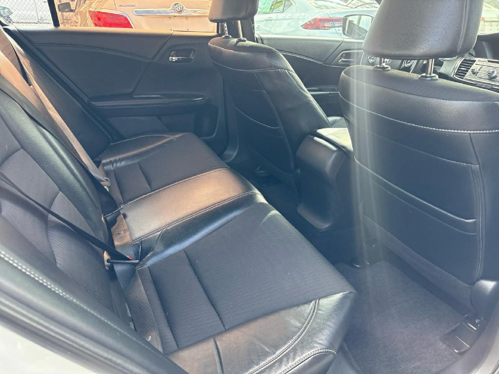 2016 Honda Accord Image 18