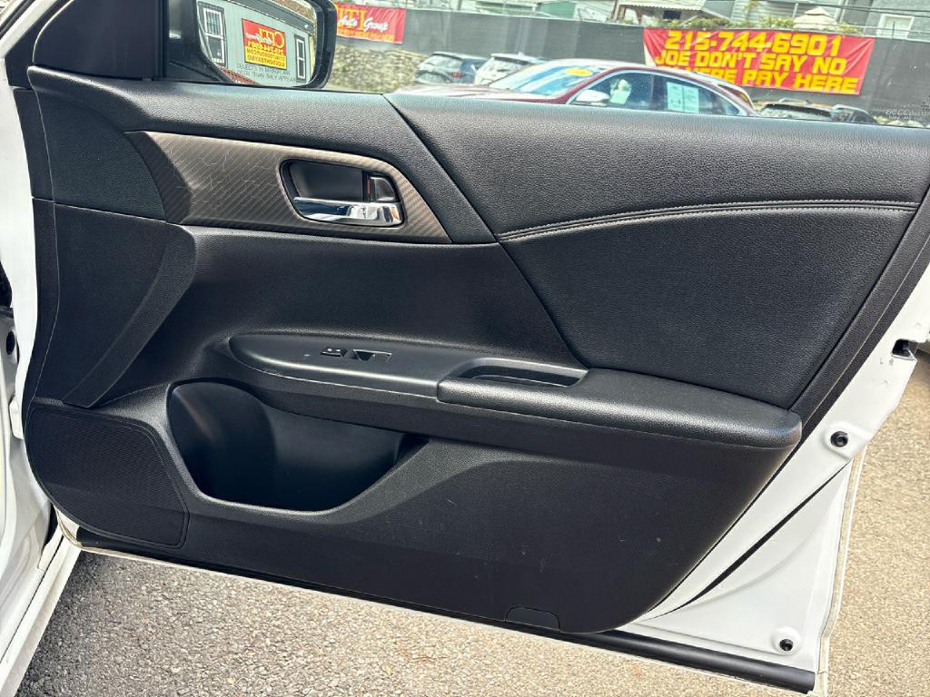 2016 Honda Accord Image 19