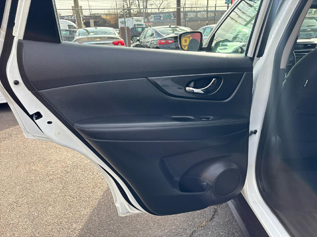 2017 Nissan Rogue Image 10