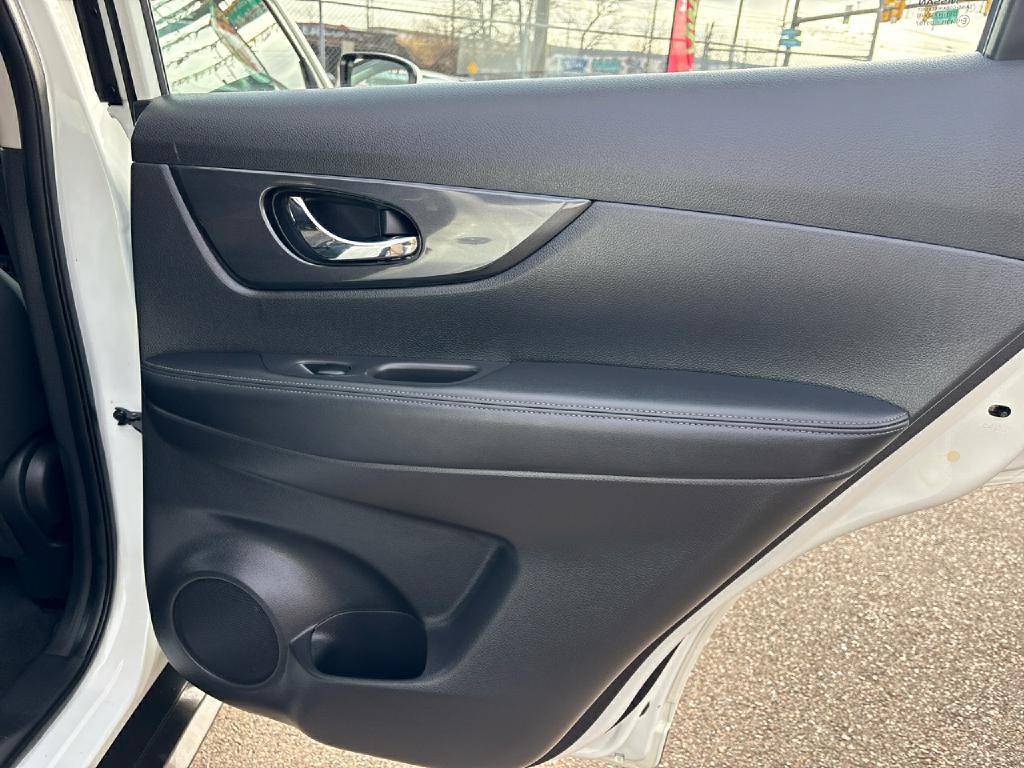 2017 Nissan Rogue Image 13