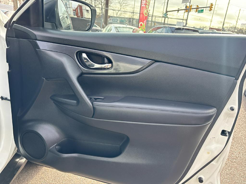 2017 Nissan Rogue Image 15