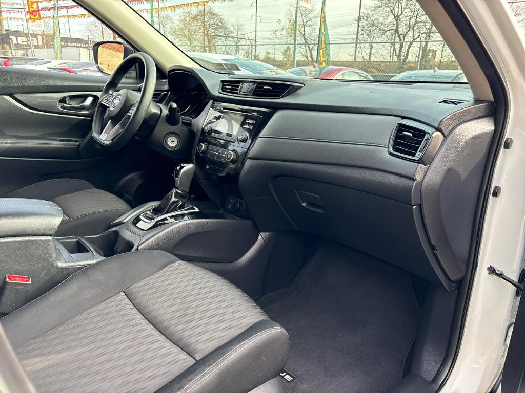 2017 Nissan Rogue Image 16