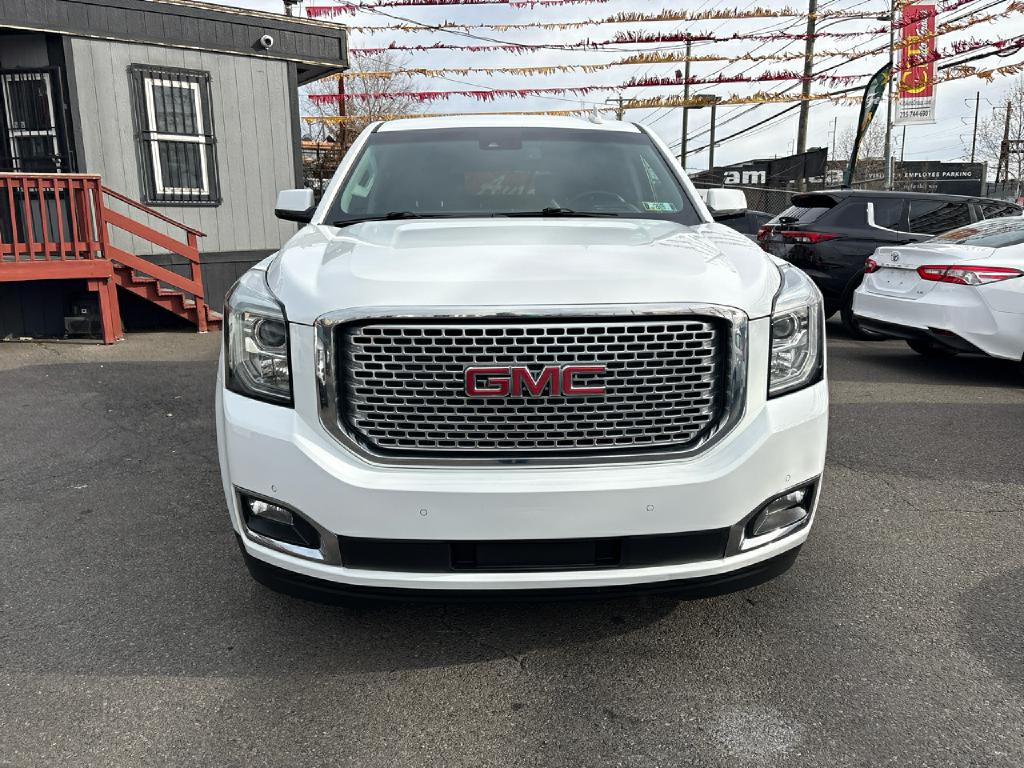 2017 GMC Yukon Image 2