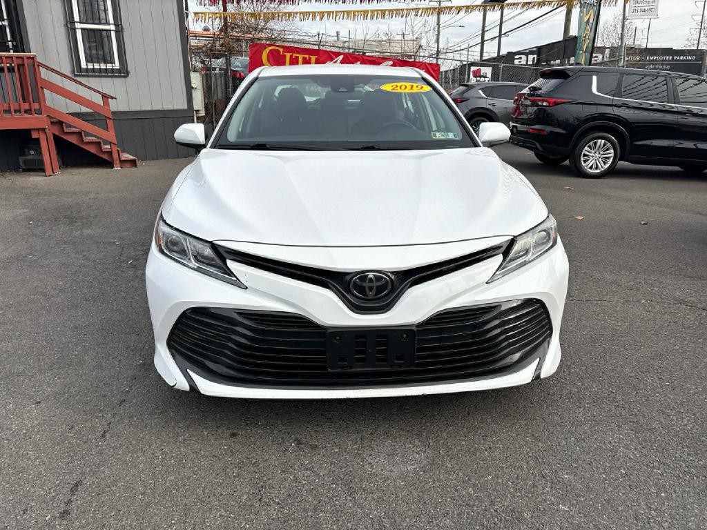 2019 Toyota Camry Image 2