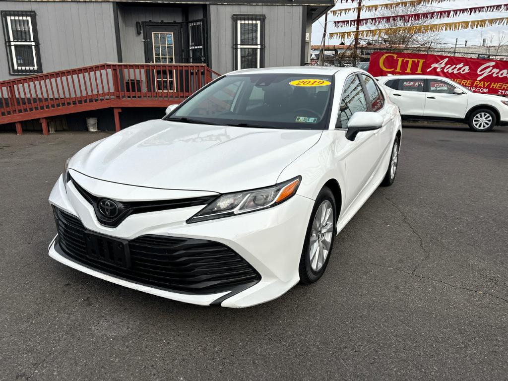 2019 Toyota Camry Image 3