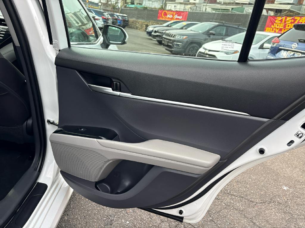2019 Toyota Camry Image 11