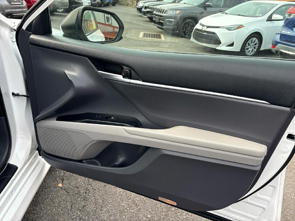 2019 Toyota Camry Image 13