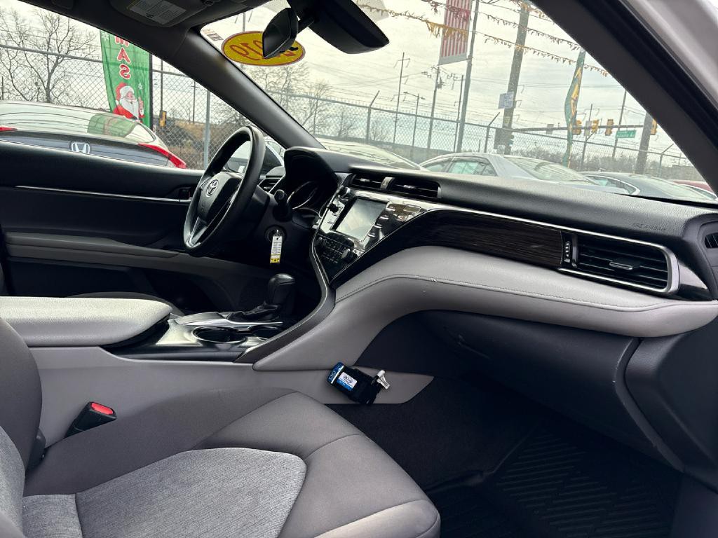 2019 Toyota Camry Image 14