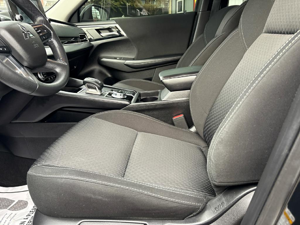 2022 Mitsubishi Outlander Image 8