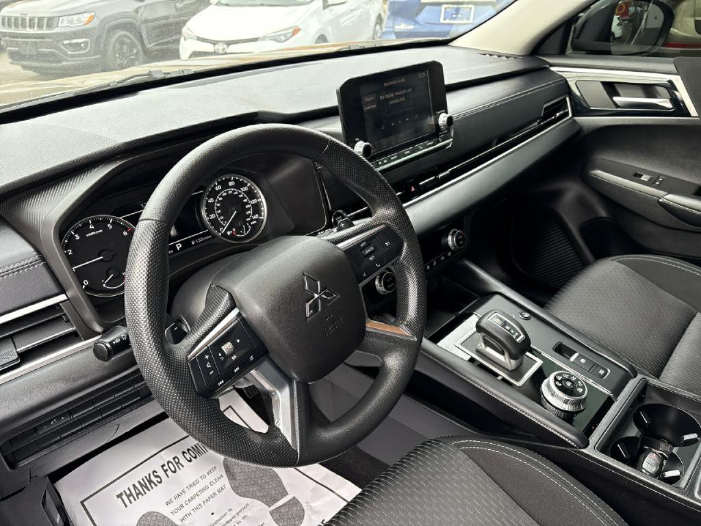 2022 Mitsubishi Outlander Image 9