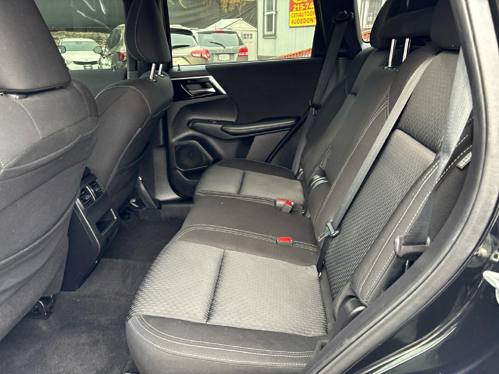 2022 Mitsubishi Outlander Image 12