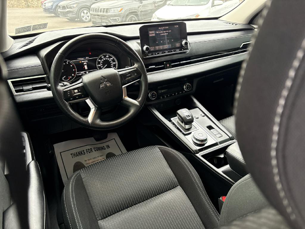 2022 Mitsubishi Outlander Image 13