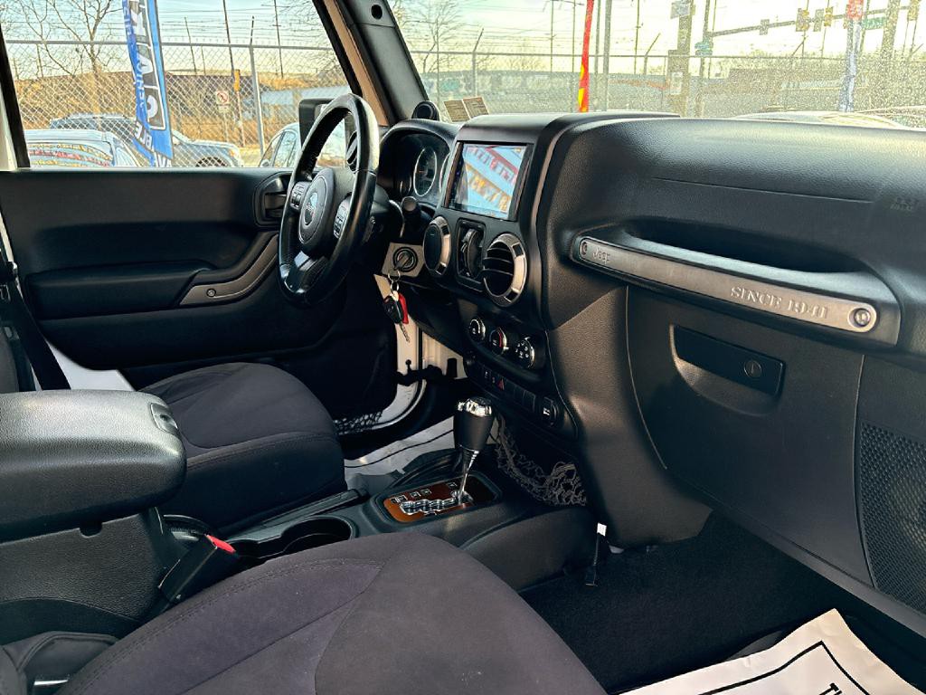 2014 Jeep Wrangler Image 16