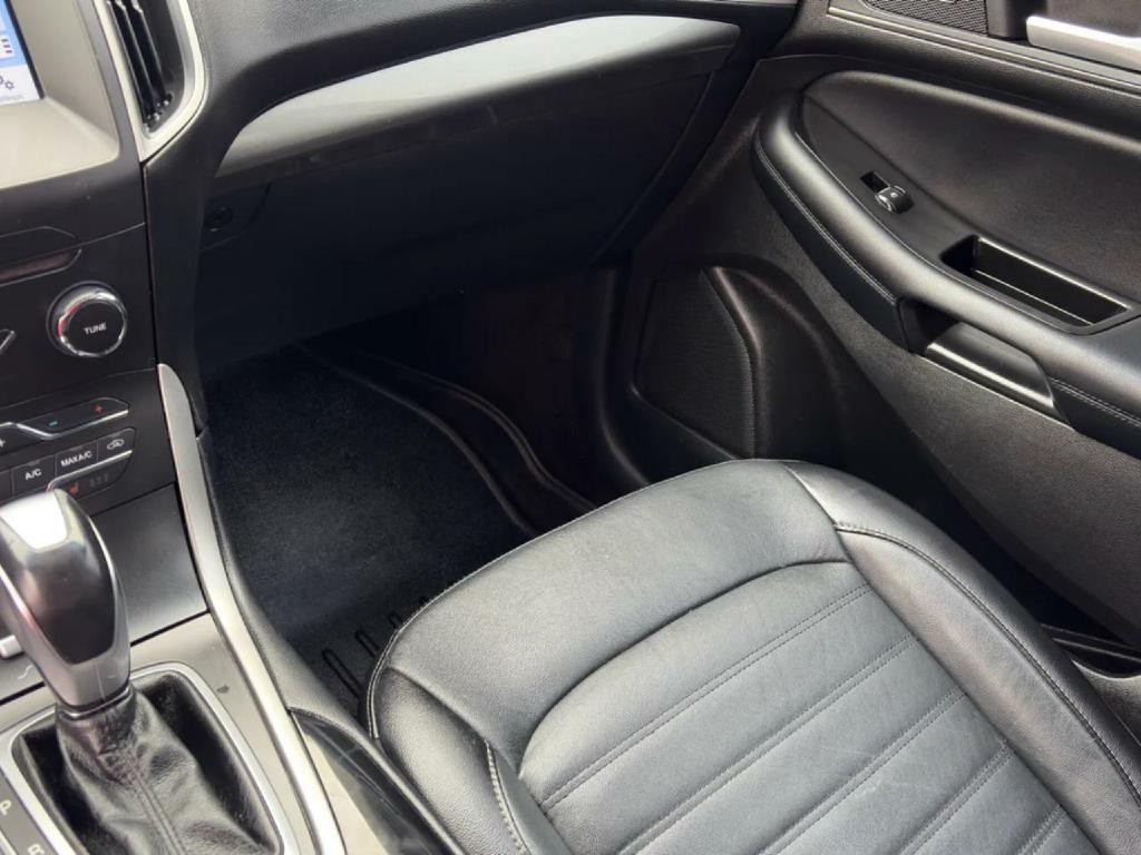 2016 Ford Edge Image 9