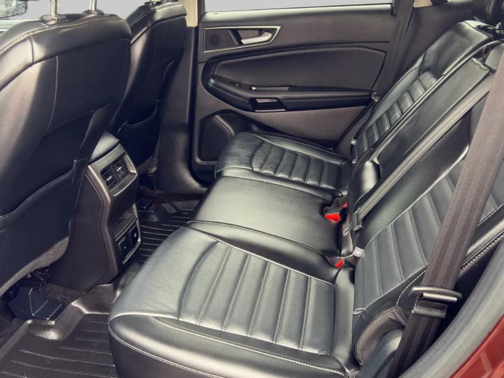 2016 Ford Edge Image 10