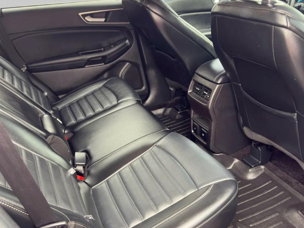 2016 Ford Edge Image 13