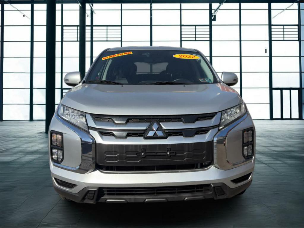 2022 Mitsubishi Outlander Image 2