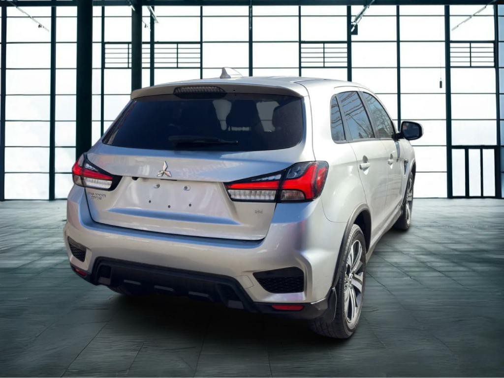 2022 Mitsubishi Outlander Image 3