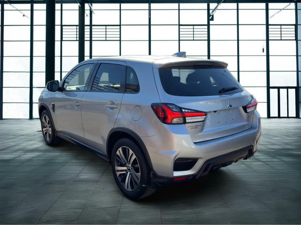 2022 Mitsubishi Outlander Image 4