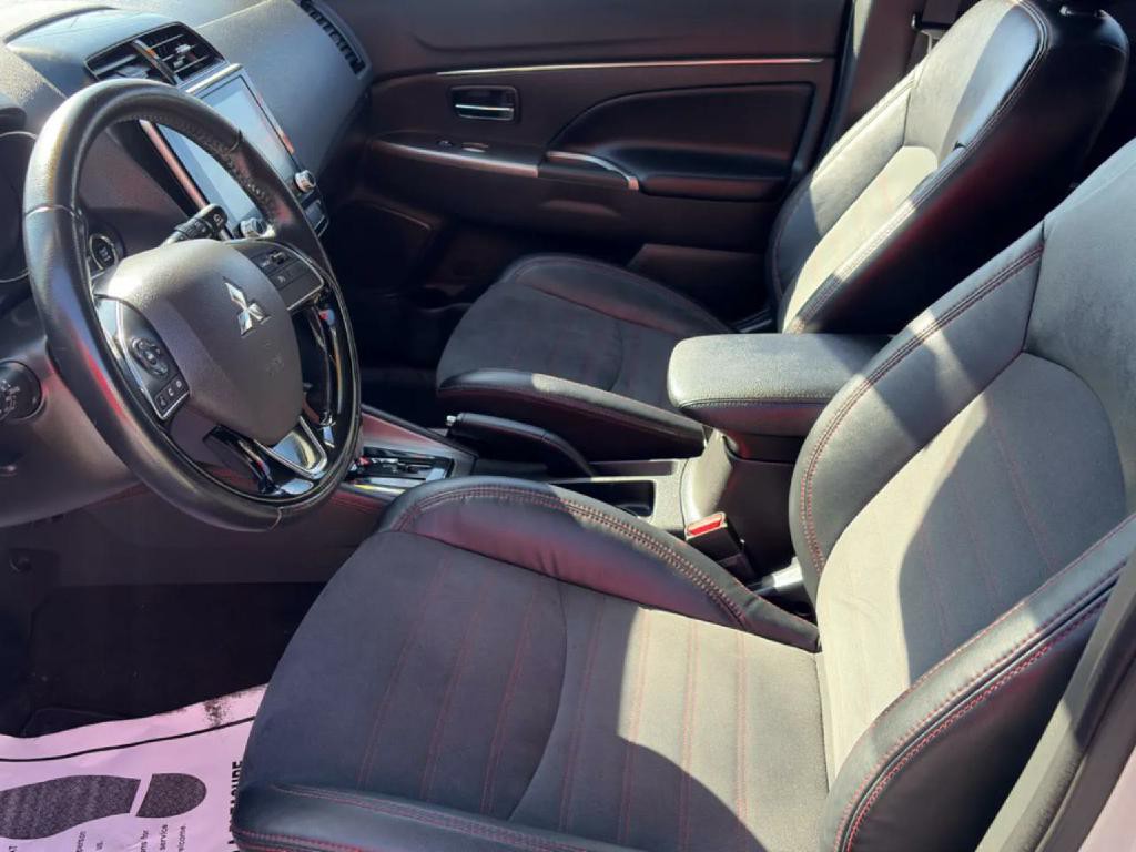 2022 Mitsubishi Outlander Image 6
