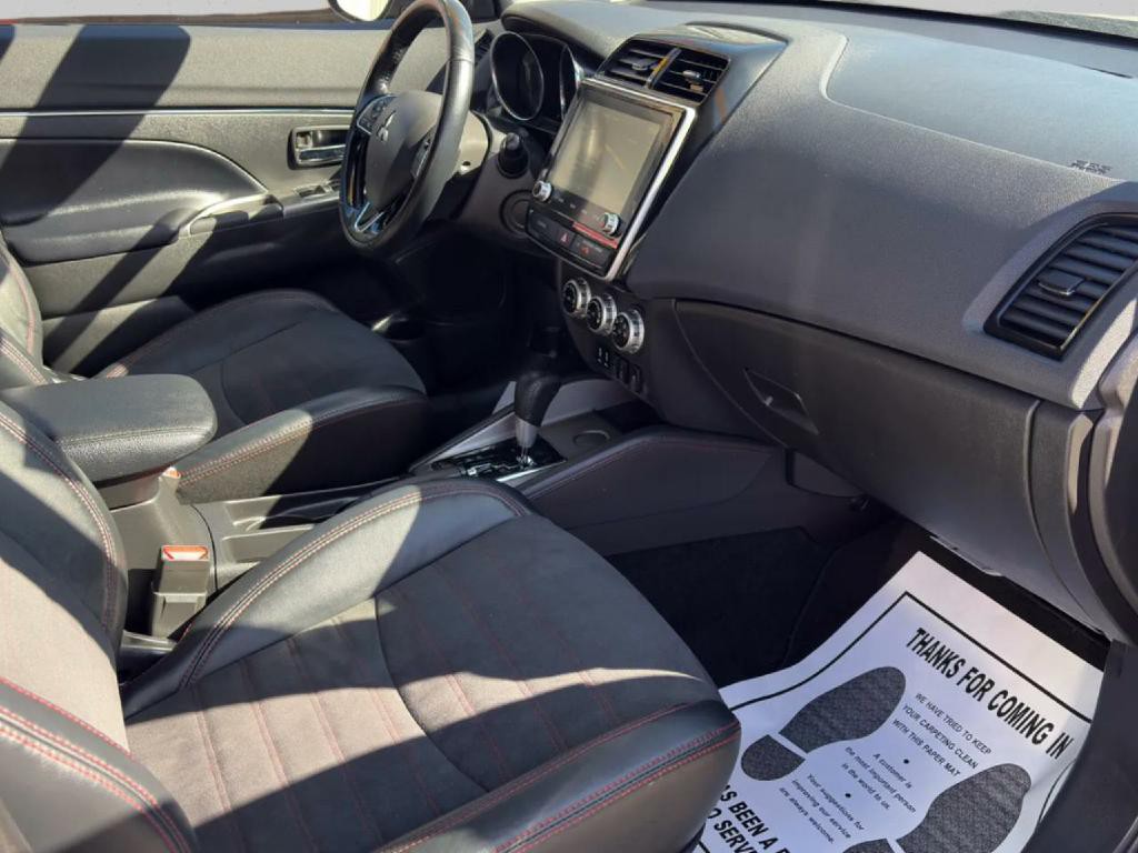 2022 Mitsubishi Outlander Image 11