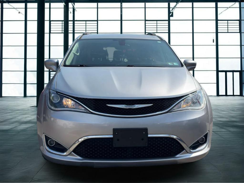 2017 Chrysler Pacifica Image 2