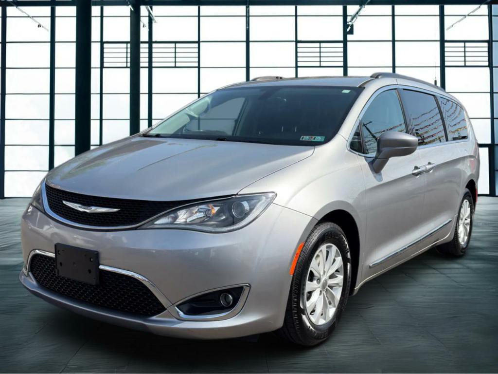 2017 Chrysler Pacifica Image 3