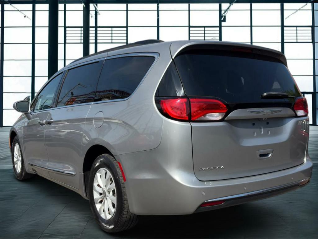 2017 Chrysler Pacifica Image 4