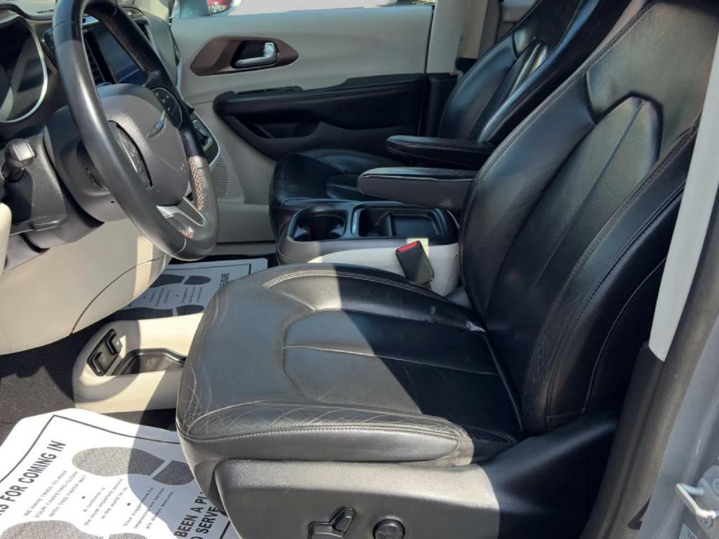 2017 Chrysler Pacifica Image 6