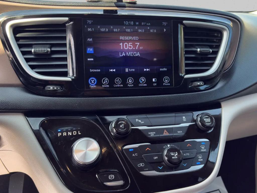 2017 Chrysler Pacifica Image 8