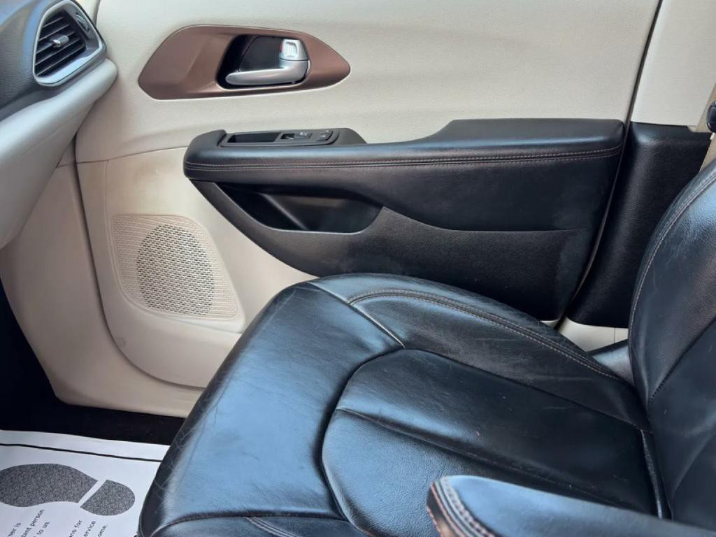 2017 Chrysler Pacifica Image 10