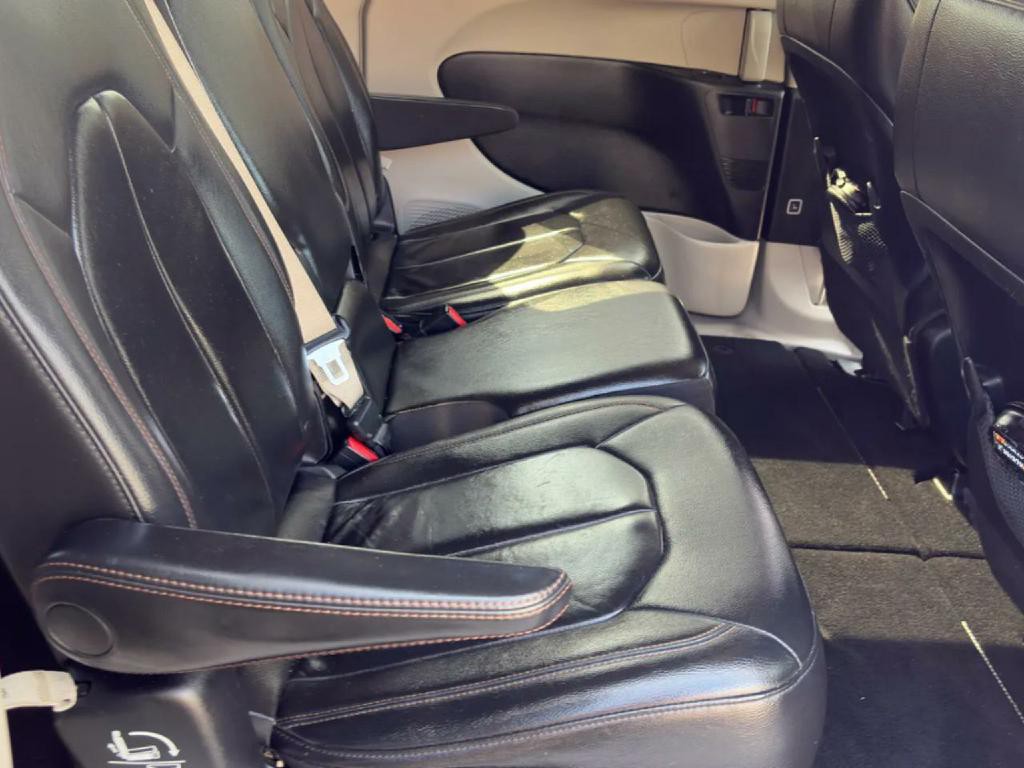 2017 Chrysler Pacifica Image 15
