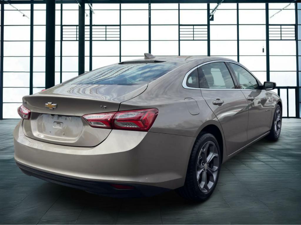 2022 Chevrolet Malibu Image 2