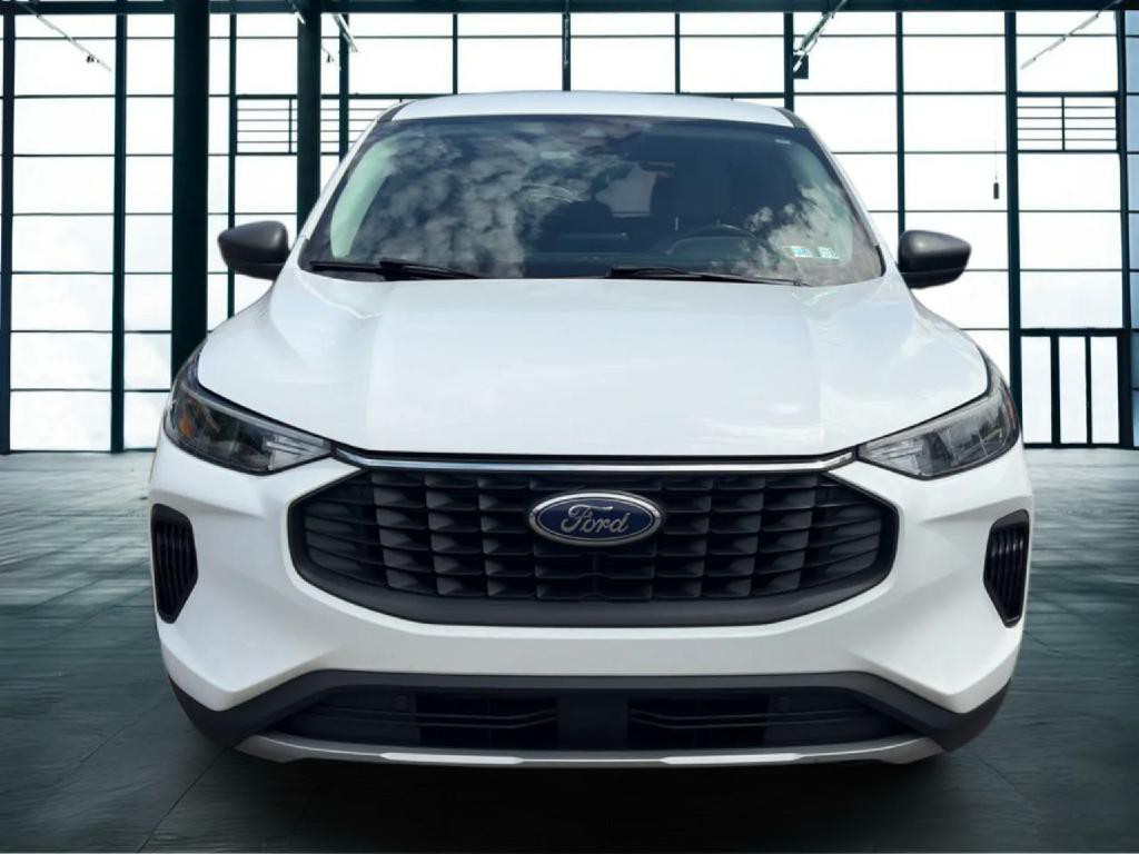 2023 Ford Escape Image 2