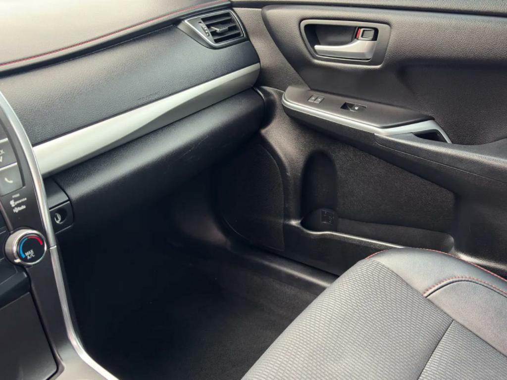 2017 Toyota Camry Image 8