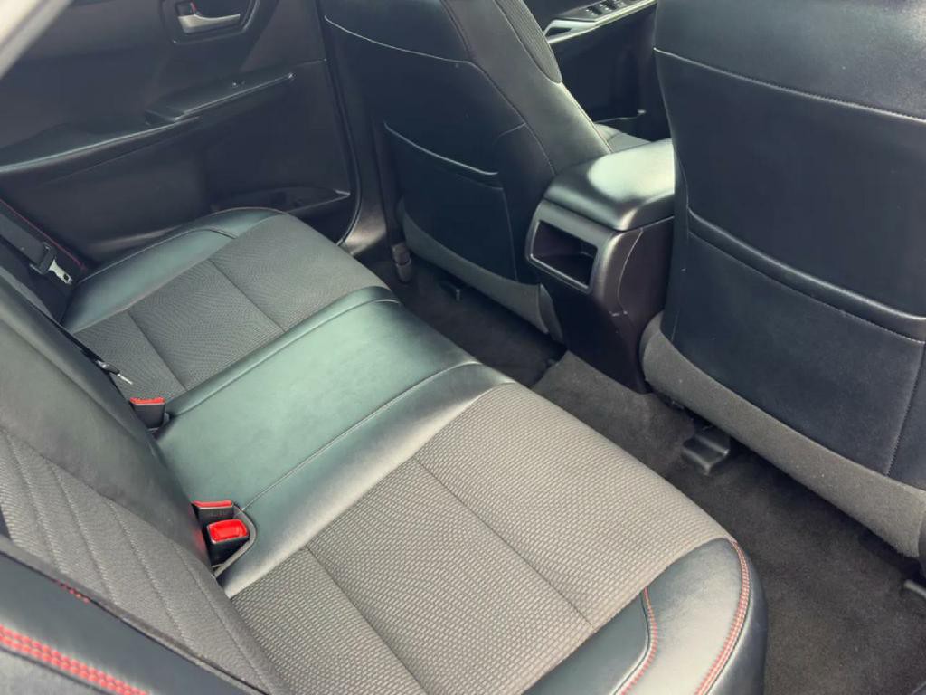 2017 Toyota Camry Image 10