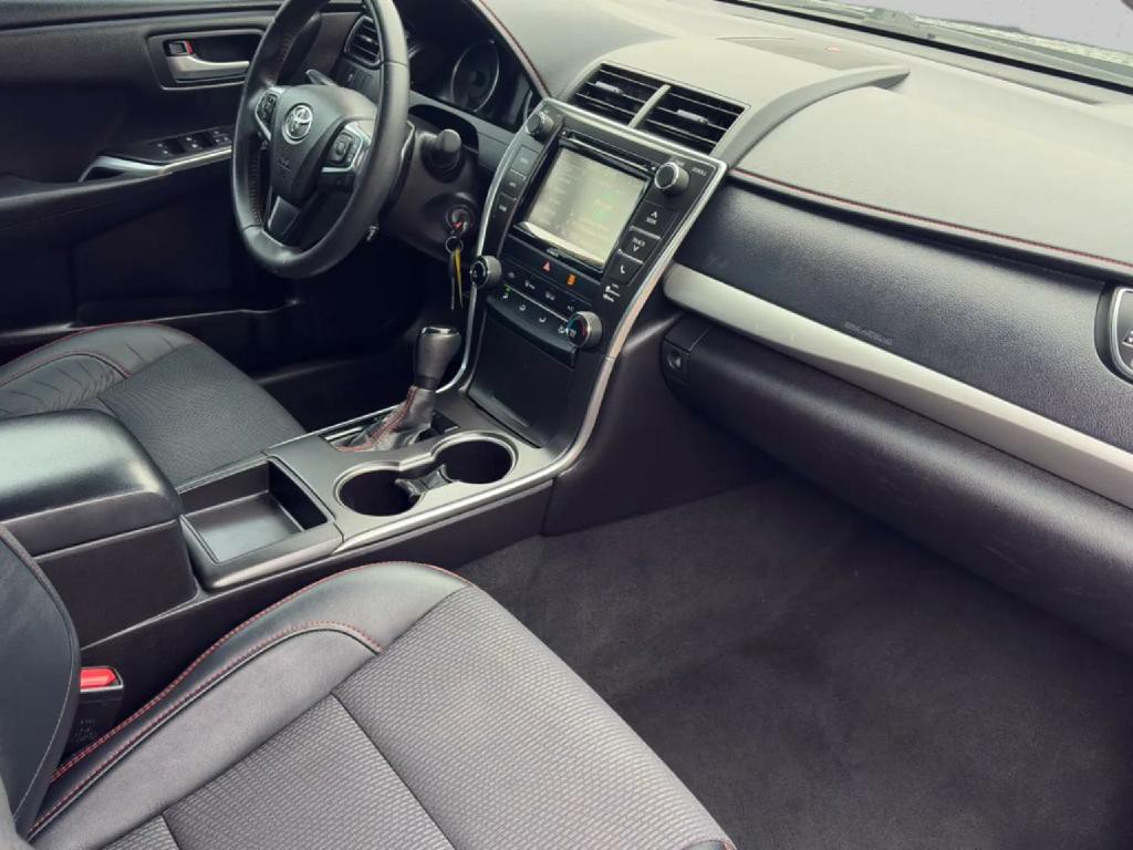 2017 Toyota Camry Image 11