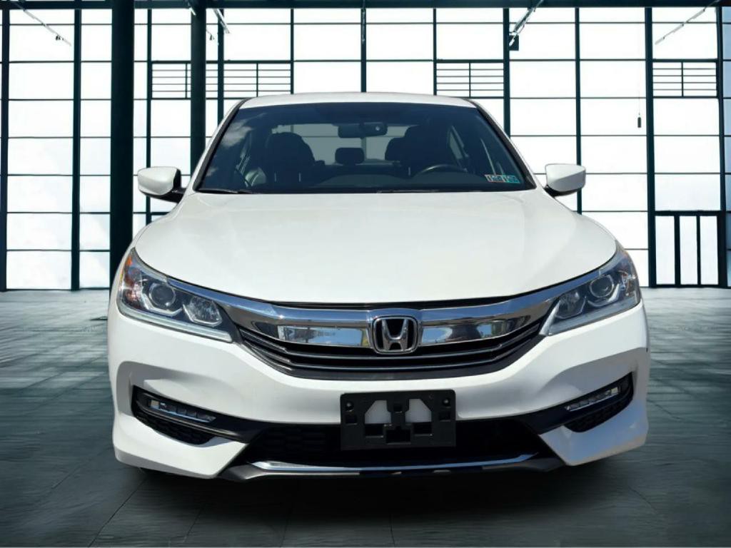 2017 Honda Accord Image 2
