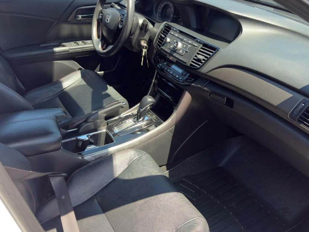 2017 Honda Accord Image 10