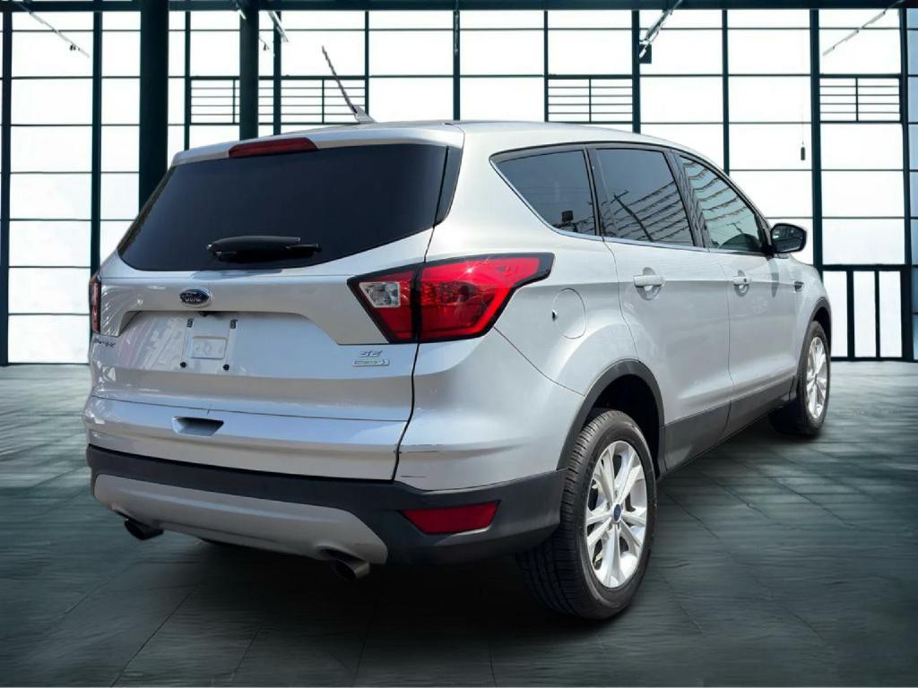2019 Ford Escape Image 2