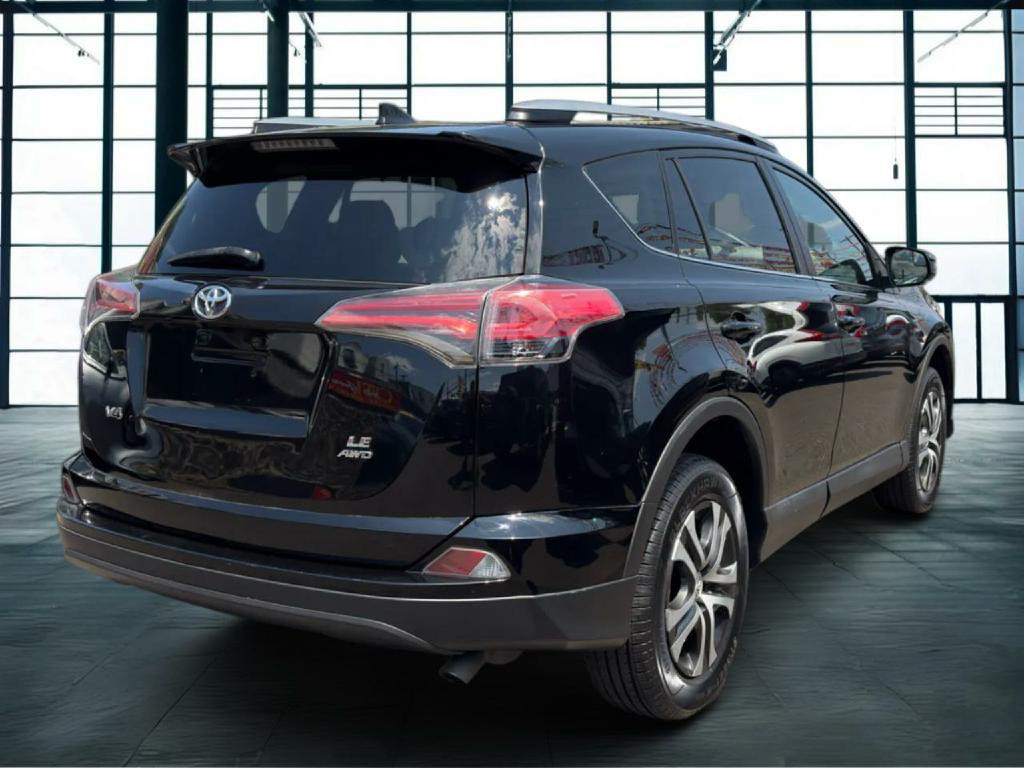 2017 Toyota Rav4 Image 2